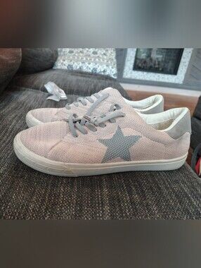 Women’s Vintage Havana Fly Knit Salmon Star Accent Lace-Up Sneakers Light Pink